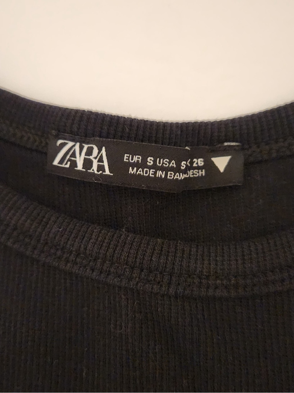 Zara Black Ribbed Cropped Tank - Picture 2 of 3